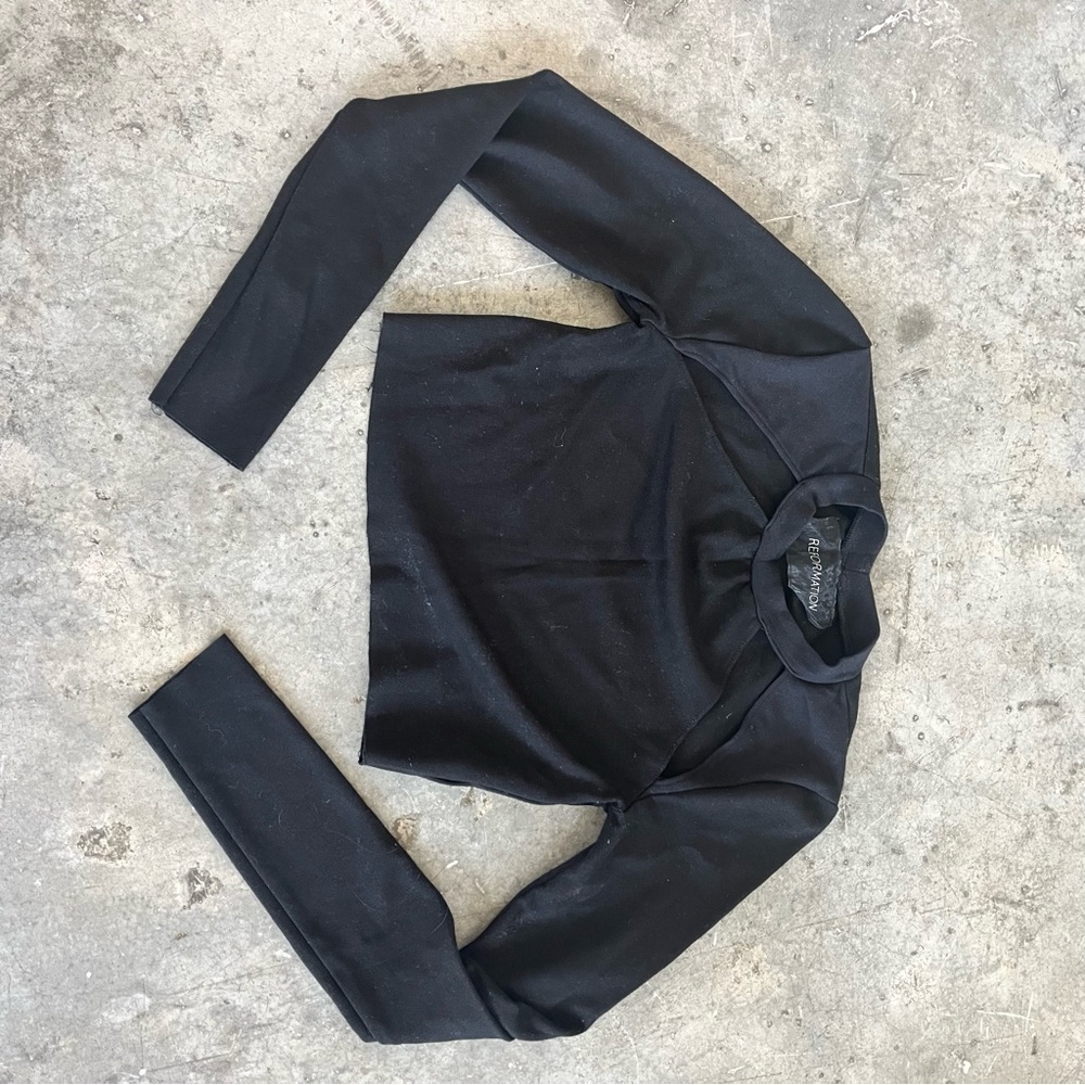 Reformation cropped long sleeve cut out crop top S black crew neck tee - Picture 3 of 7